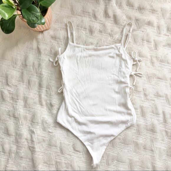 Privacy Please Arden Ivory Open Side Tie Bodysuit - Picture 4 of 7